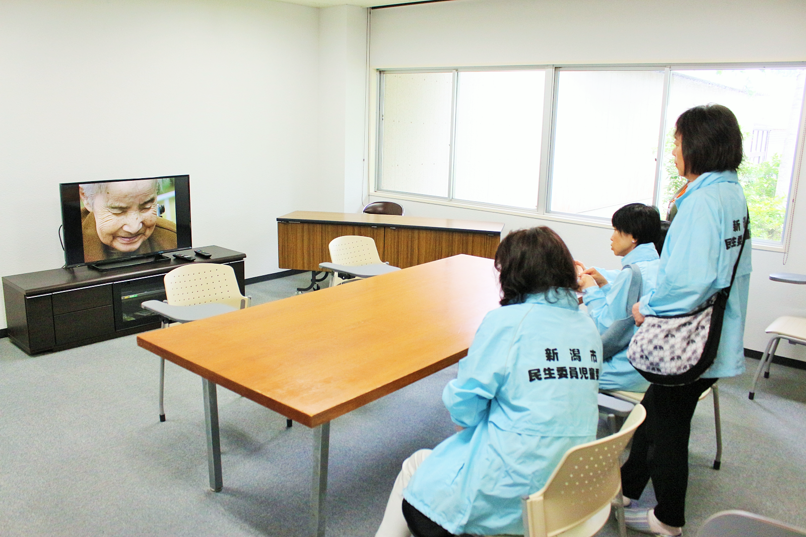 歴史資料館見学の様子