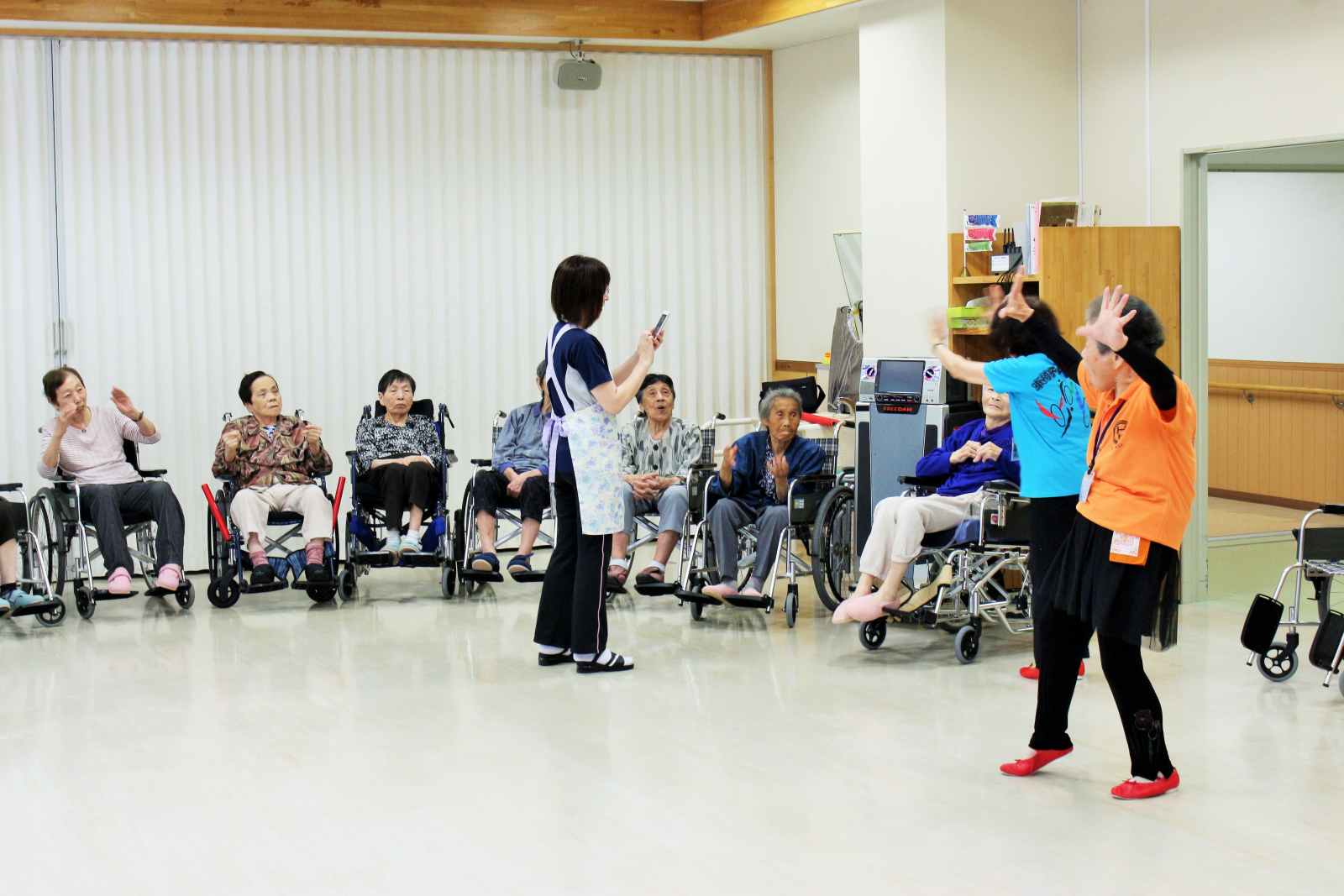 車椅子レクダンス交流会